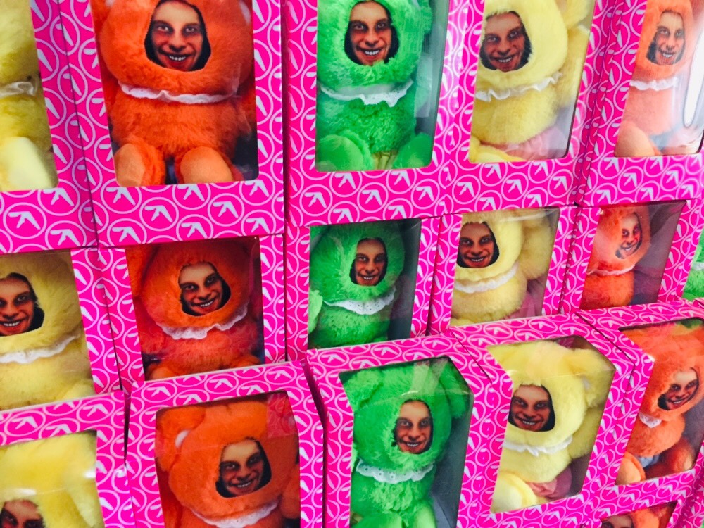 Aphex Twinの最新グッズを販売するポップアップストアが、原宿JOINT