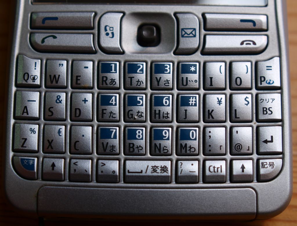 ちょっと古い小物達(スマートフォンへのアプローチ Nokia E61