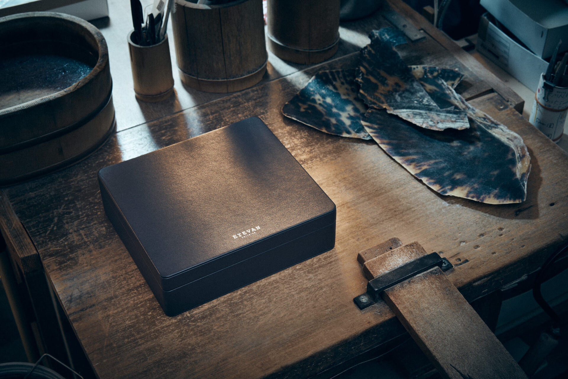 EYEVAN特注のべっ甲眼鏡が登場 | HIGHSNOBIETY.JP（ハイスノバイエティ）