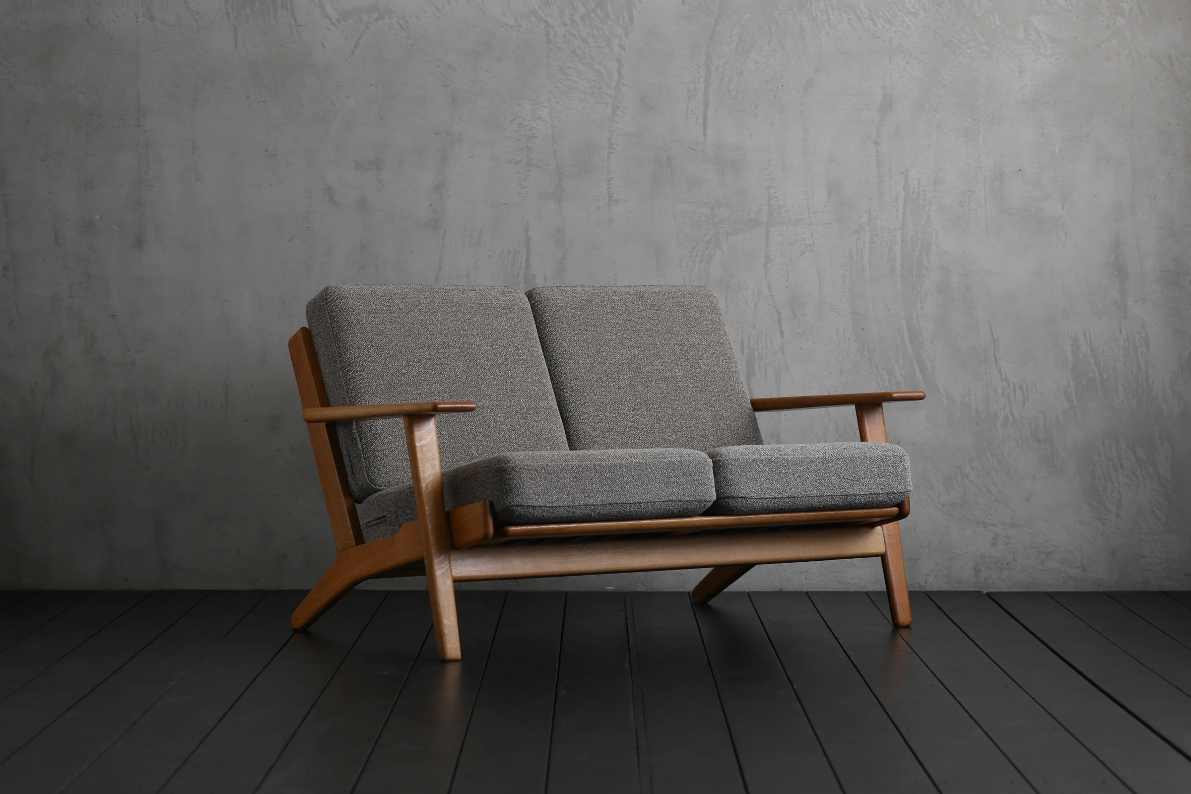 GE290 2 Seat Sofa Hans J Wegner - HIKE