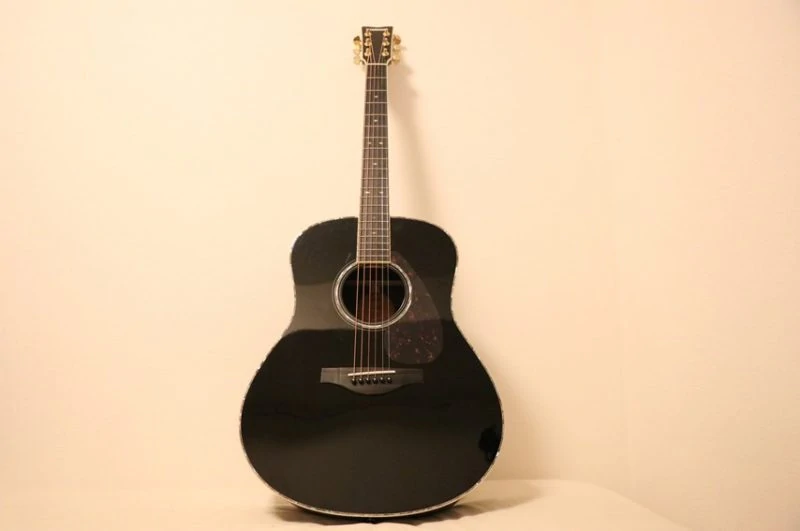 YAMAHA LL16D AREをレビュー。10万円前半で高級ギターのようなルックス