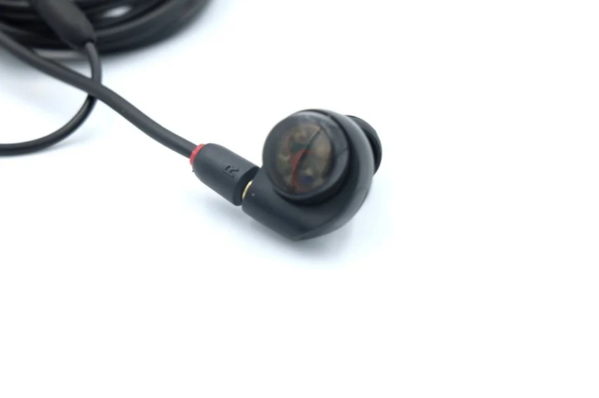 audio technica ATH-E40をレビュー。優れた音質で聴きとりやすい