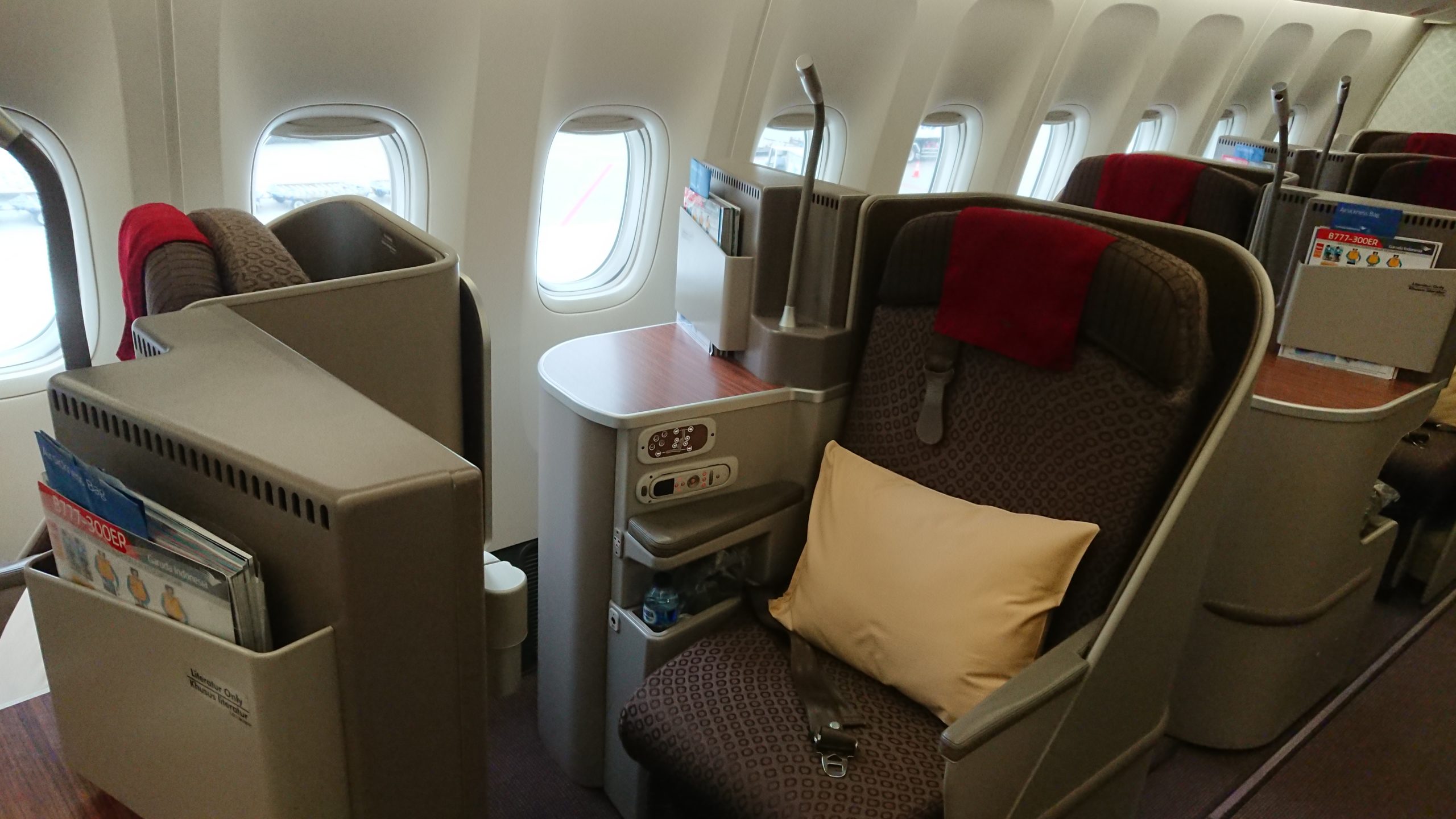 GA：ボーイングB777-300ER スタッガード型ビジネスクラス | 飛行機と