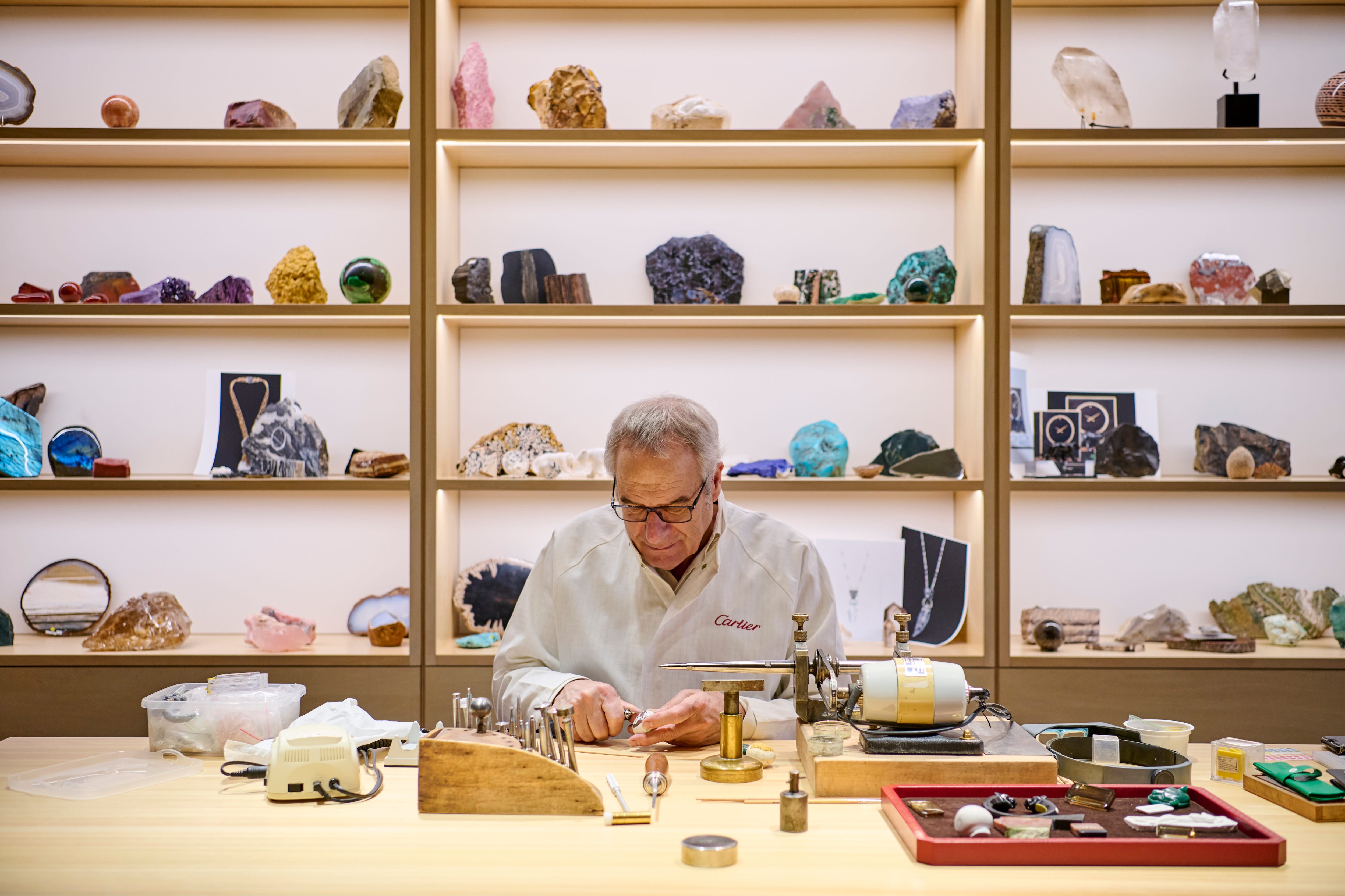 THE MAGIC OF CARTIER'S ARTISANS ― カルティエのサヴォアフェール」