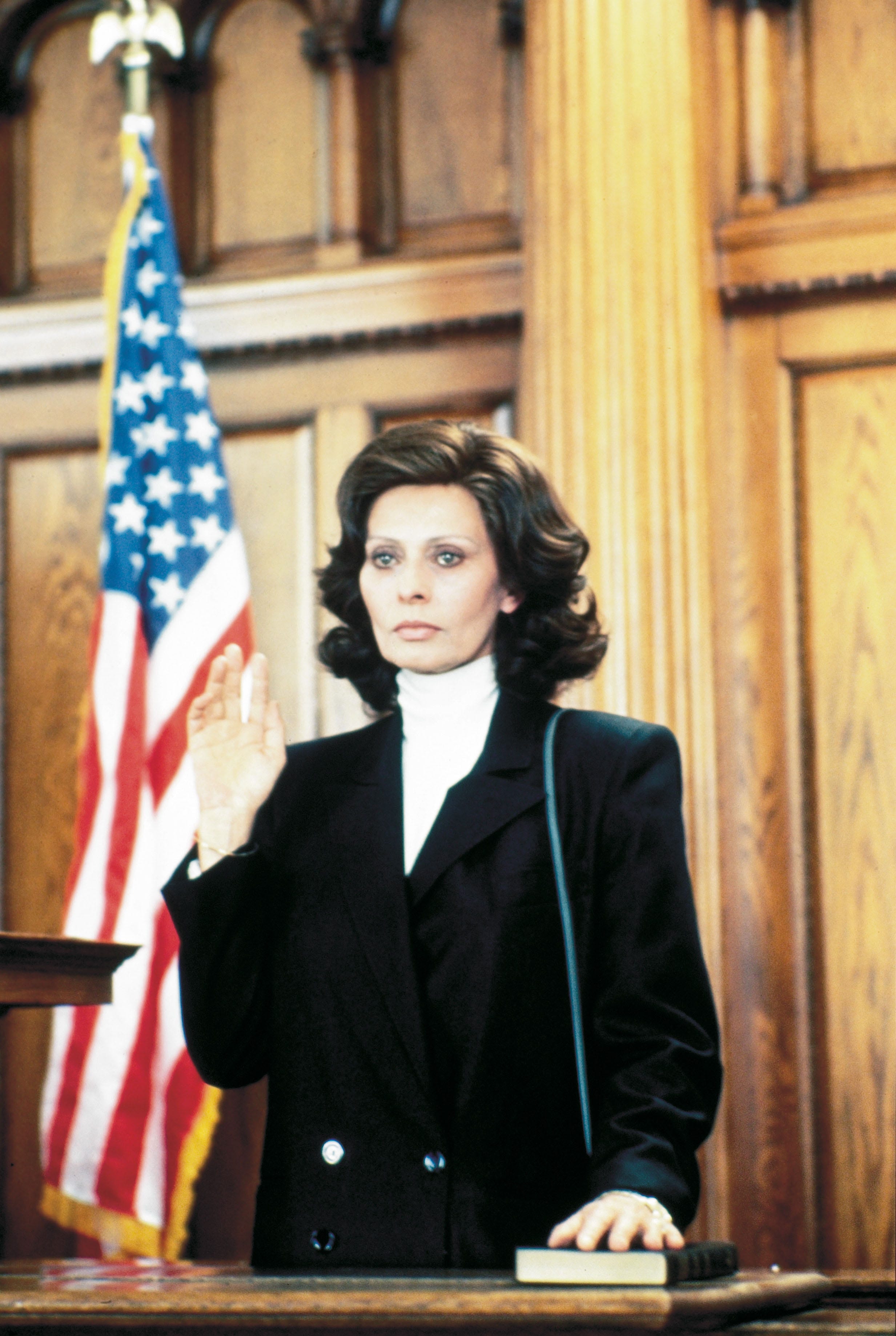 カッコよすぎるソフィア・ローレン、89歳！ 「生涯女優」の美貌遍歴を