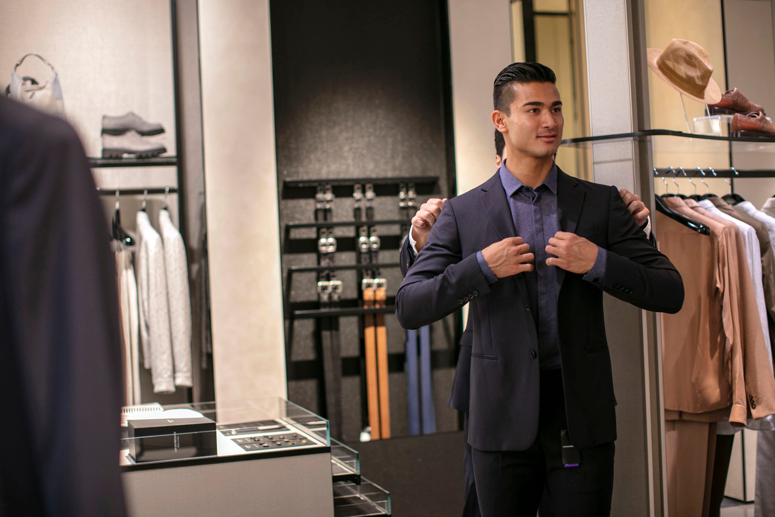 エンポリオ アルマーニ日本限定のオーダーシステムでスーツを仕立てる