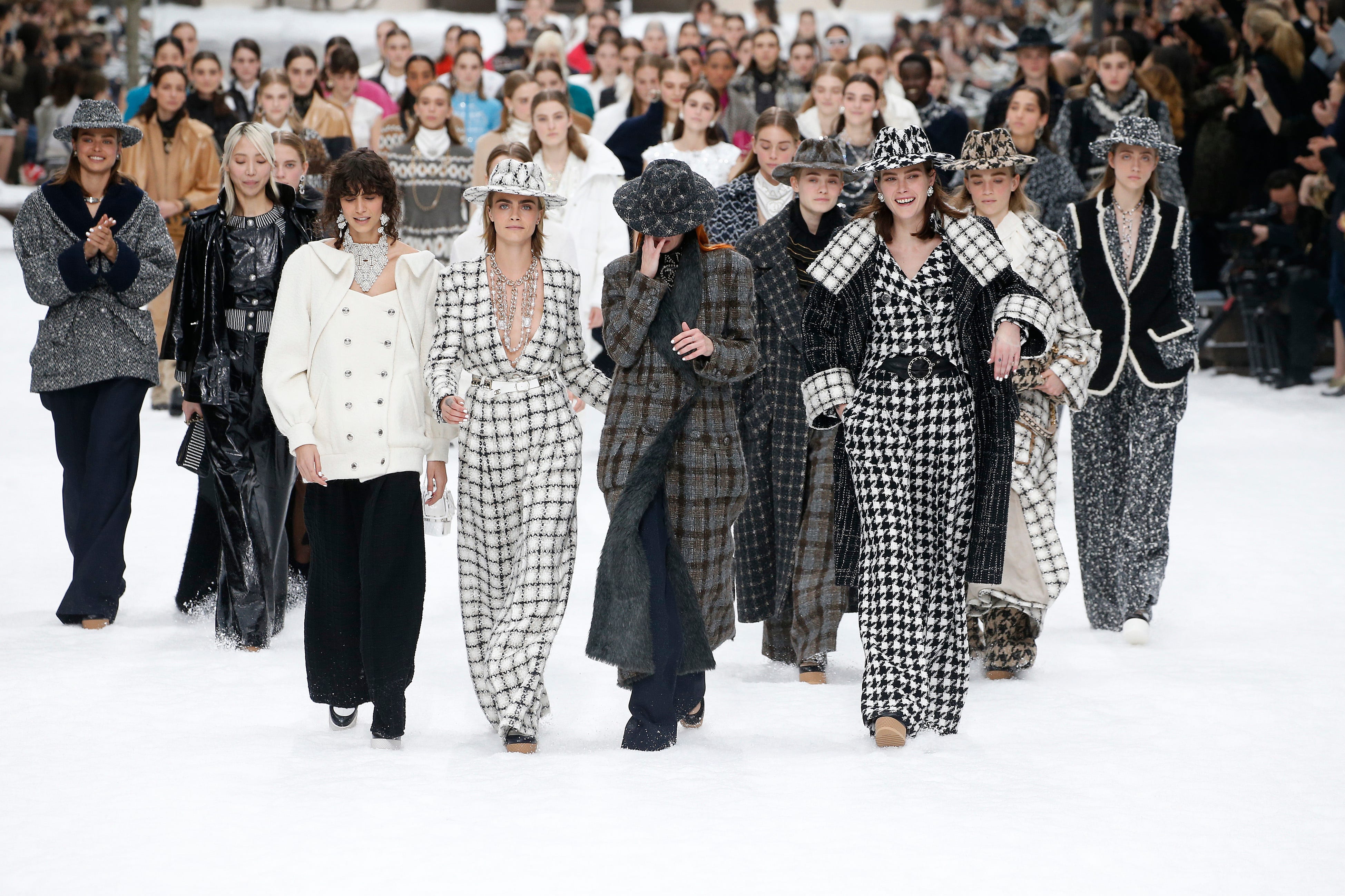 カール・ラガーフェルドによる最終章。シャネルの2019-20年秋冬