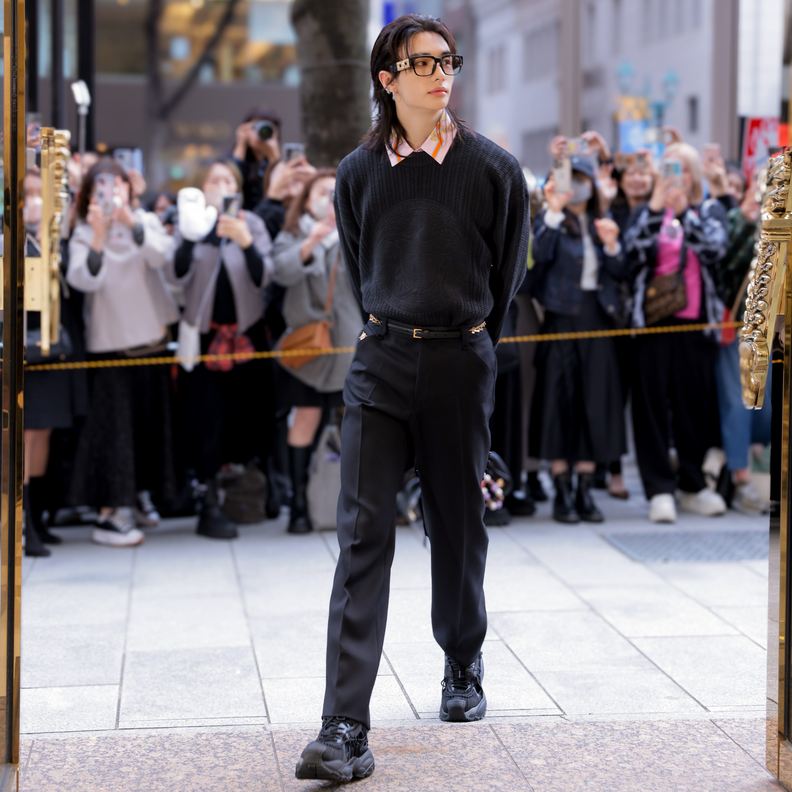 ストレイキッズのヒョンジンが銀座のヴェルサーチェに来た‼｜メンズクラブ