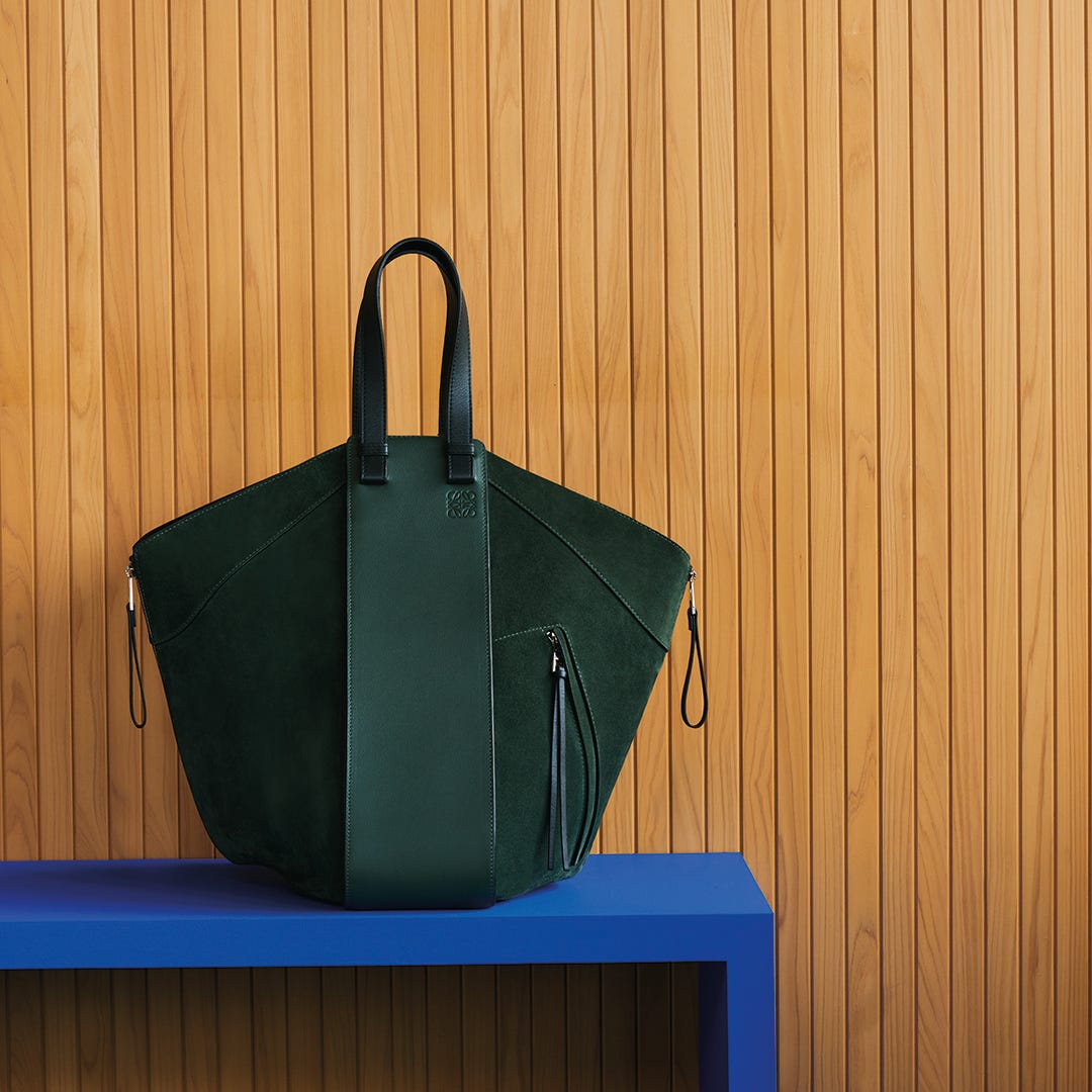 ロエベ」“ハンモック バッグ”からトート型が登場！ 本田翼、シャラ