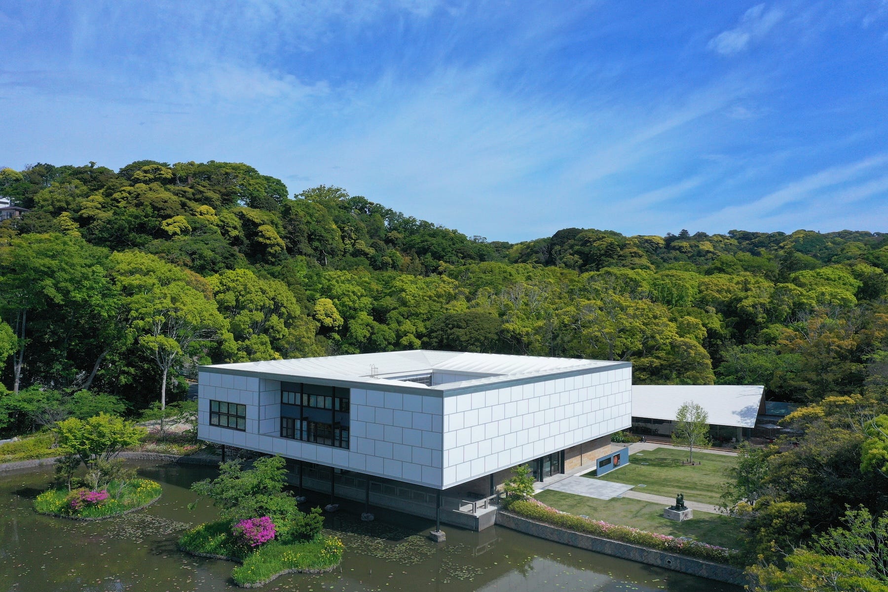 いま見に行ける、坂倉準三の名建築5選【今も訪ねられる代表作】 | ELLE