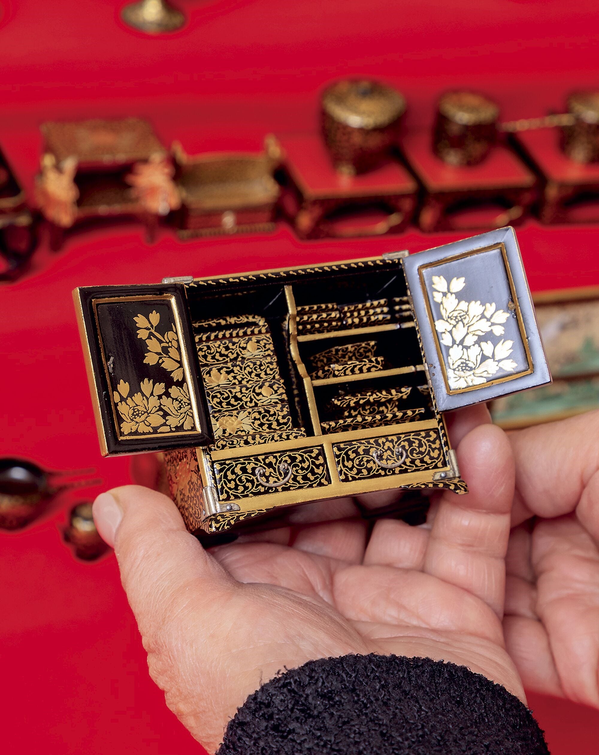 江戸時代の小さなお雛様｜職人の技と遊び心が宿る“極小雛道具”の数々