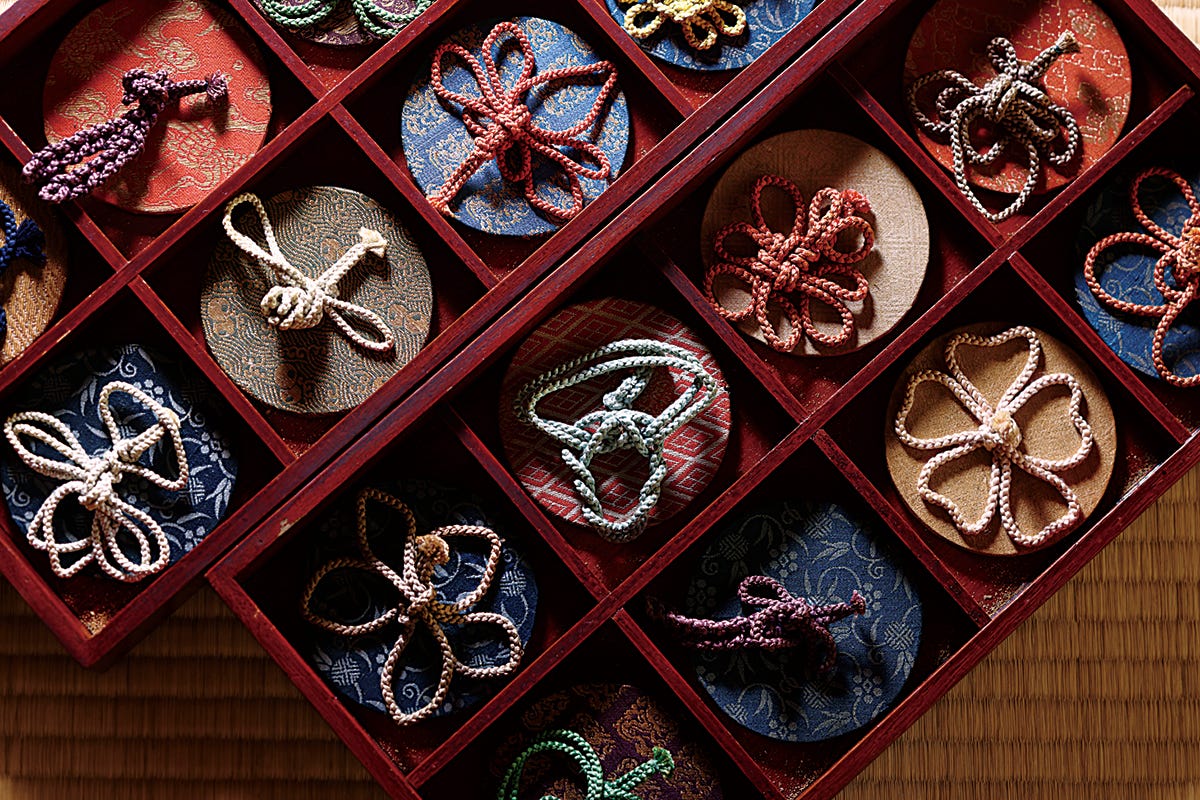 香を「聞く」文化、香道の世界。志野流香道二十一世家元継承者、蜂谷宗