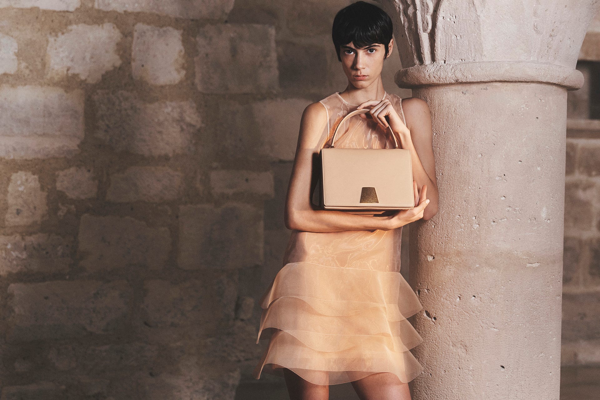 アクリスから待望のトップハンドルバッグ「アクリス アリス」がデビュー