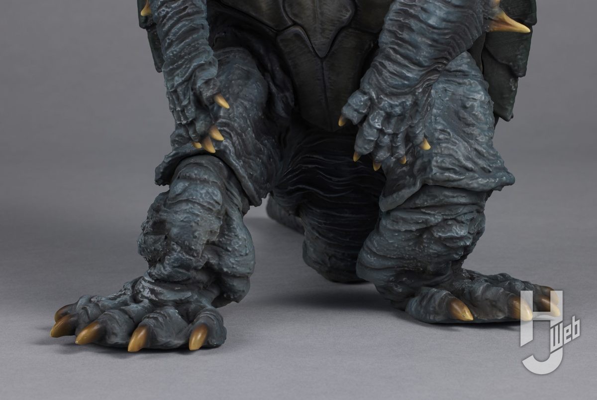 映画『ガメラ2』のアップ用スーツがソフビフィギュアに!! 最新技術で