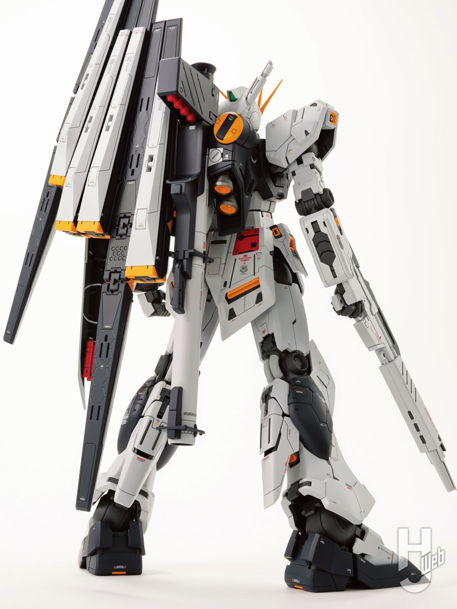 MG νガンダム Ver.Ka」を『逆シャア』のイメージで製作！ スッキリと