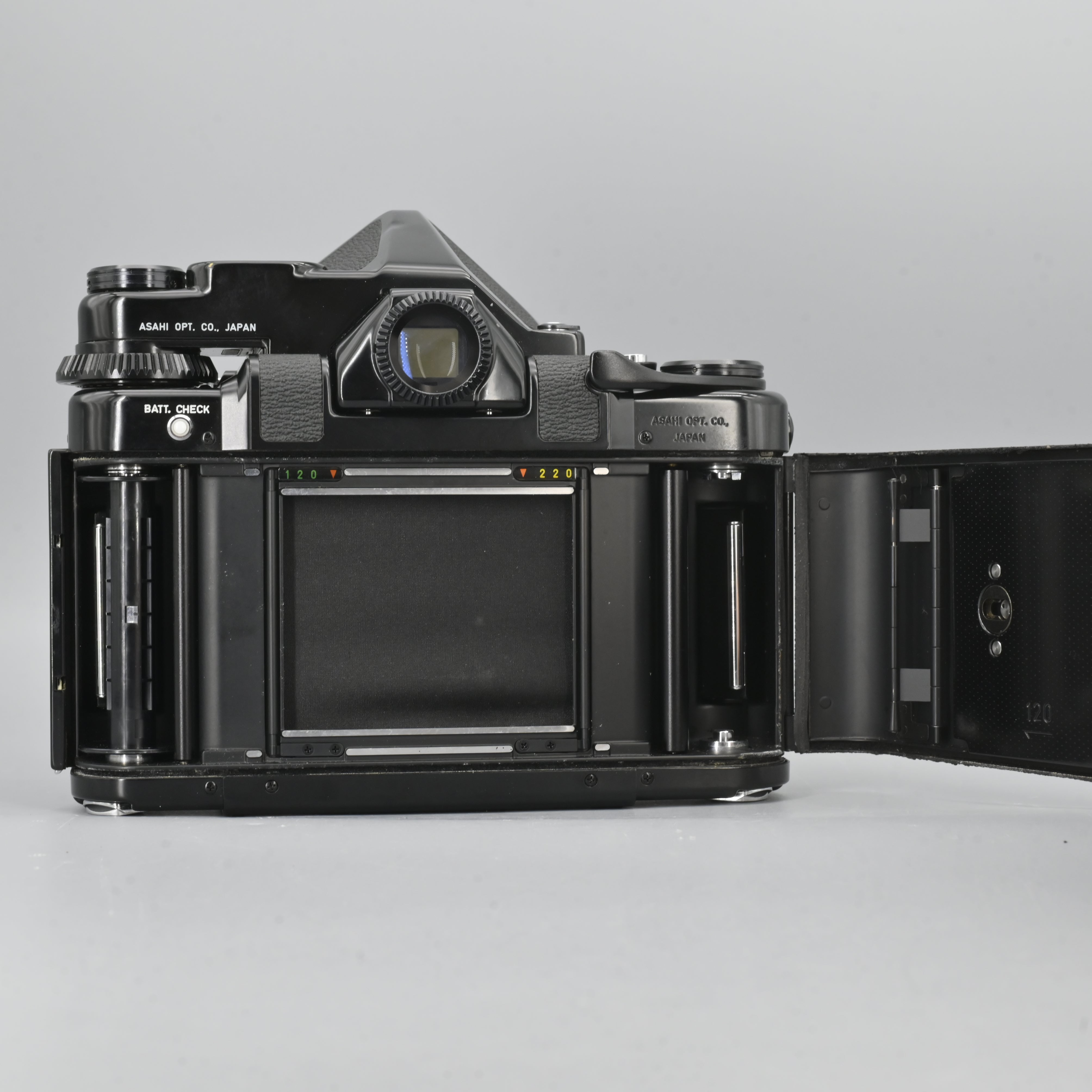 Pentax 67 + Takumar-6x7 105mm F2.4 Lens. – SHOWA