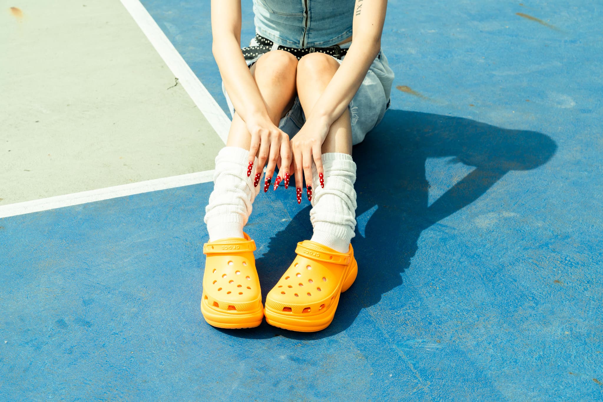 クロックス（Crocs）の魅力とは？快適さ×個性を足元から – HOMEGAME TOKYO