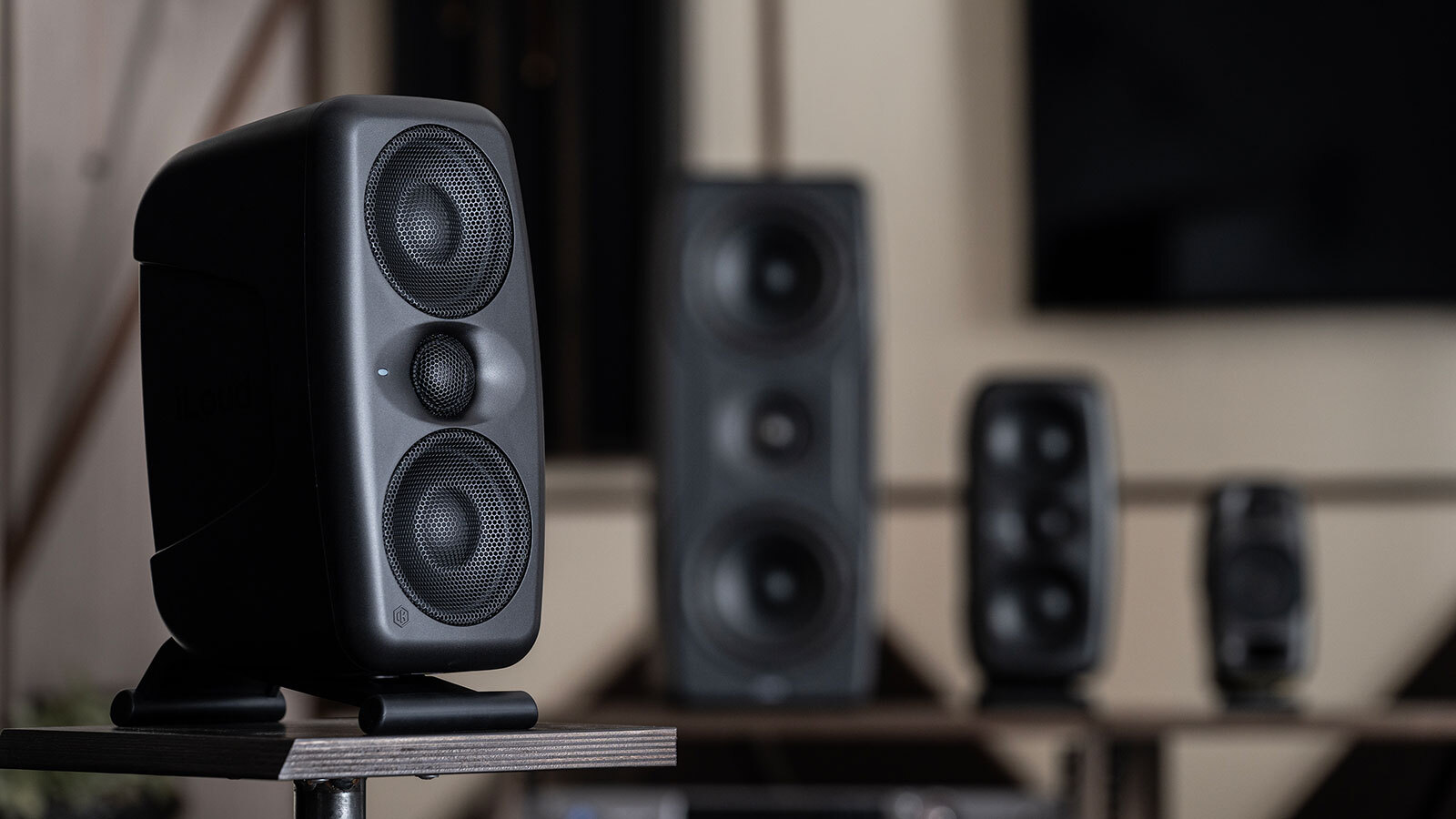 IK Multimedia : iLoud MTM MKII - 3倍以上の価格/サイズに匹敵する