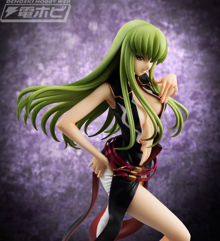 コードギアス 反逆のルルーシュR2』C.C.が黒の騎士団衣装を大胆には