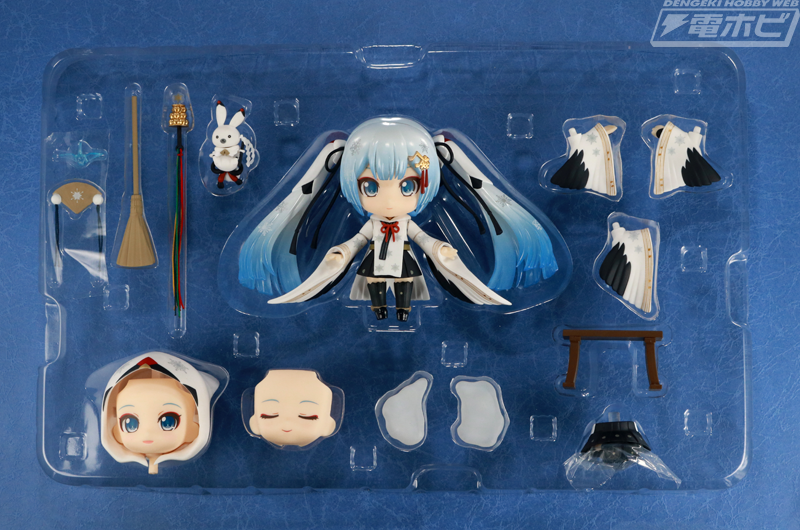 2018年の雪ミクはタンチョウ鶴をモチーフにした清楚な巫女服