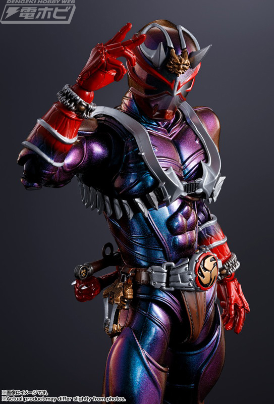 真骨彫製法10周年記念展」開催記念商品として販売される仮面ライダー