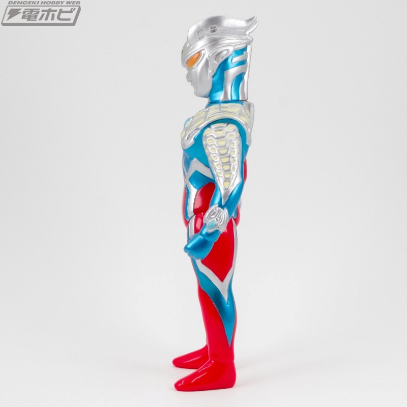 ブルマァクの伝統を受け継ぐソフビモデルの「ウルトラマンゼロ」と