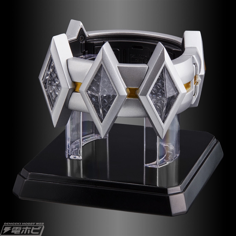 ウルトラレプリカ」史上初の加速度センサーを内蔵！『ウルトラマンゼロ