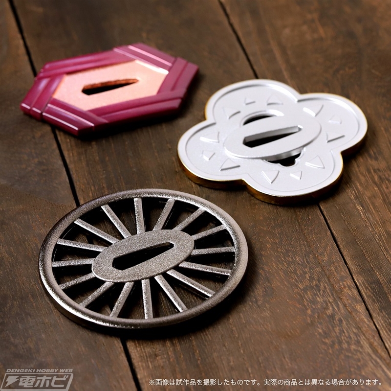 鬼滅の刃』竈門炭治郎、我妻善逸、冨岡義勇の「日輪刀」の鐔（つば）が