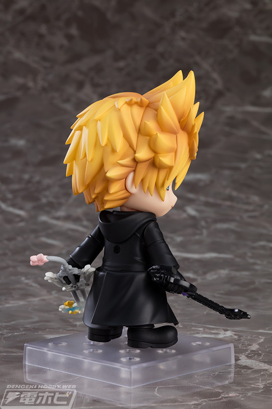 過ぎ去りし思い出」と「約束のお守り」のキーブレードが付属