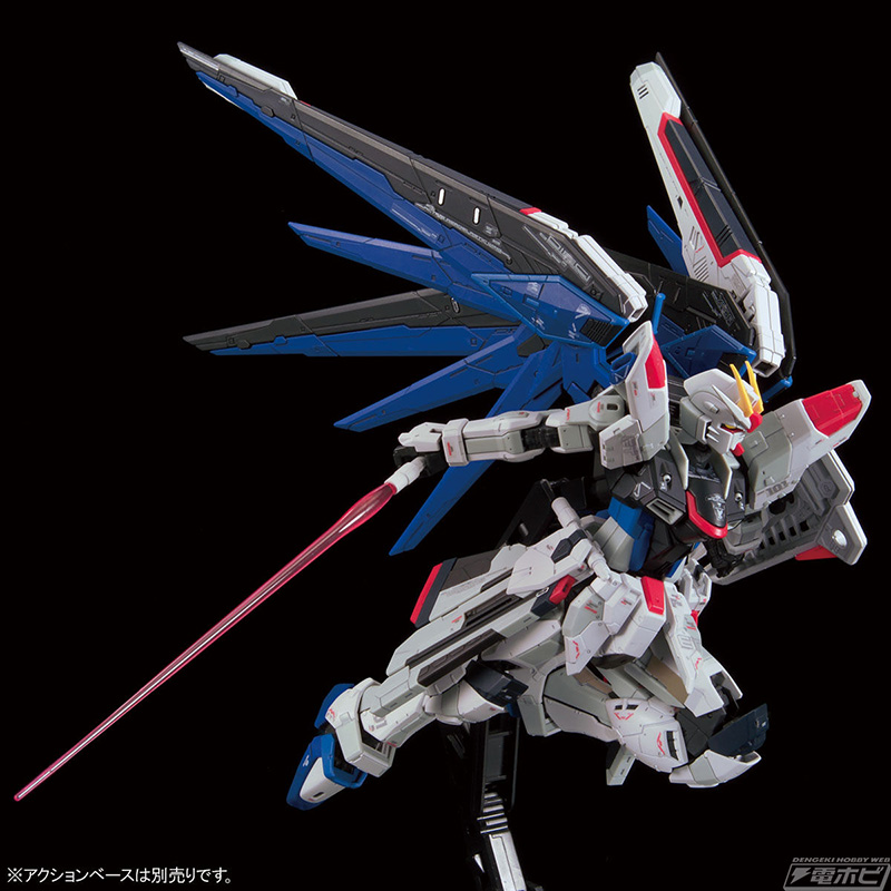 上海に降臨した実物大フリーダムガンダム立像のRGガンプラが抽選販売