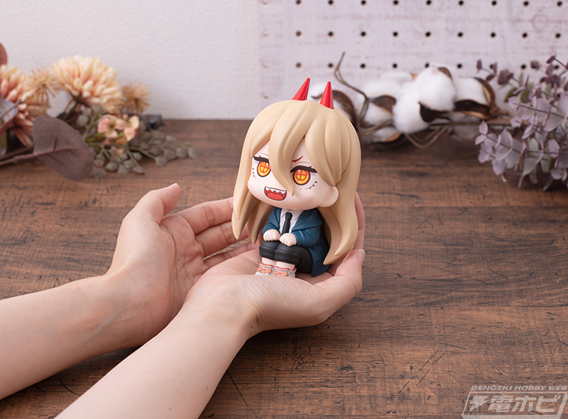 チェンソーマン』デンジ、パワーが見上げ＆おすわりポーズが可愛すぎる