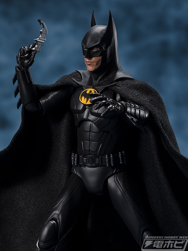 バットマンが『ザ・フラッシュ』の最新スーツ姿でアクションフィギュア