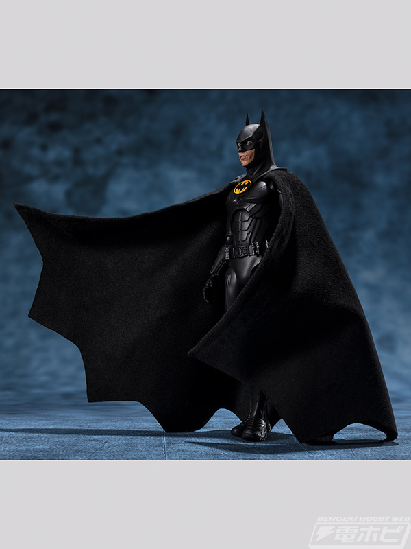 バットマンが『ザ・フラッシュ』の最新スーツ姿でアクションフィギュア