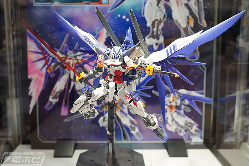 韓国限定ガンプラ「MG GBK-20 ガンダムアストレイ」が展示！「HG