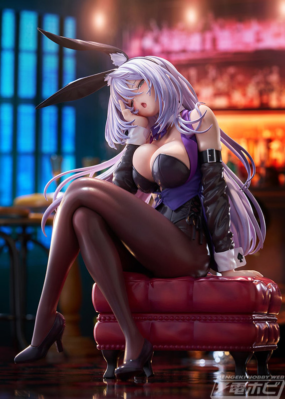 ピロ水氏の『はにかみ彼女』より、天笠綴がセクシーなバニースタイルで