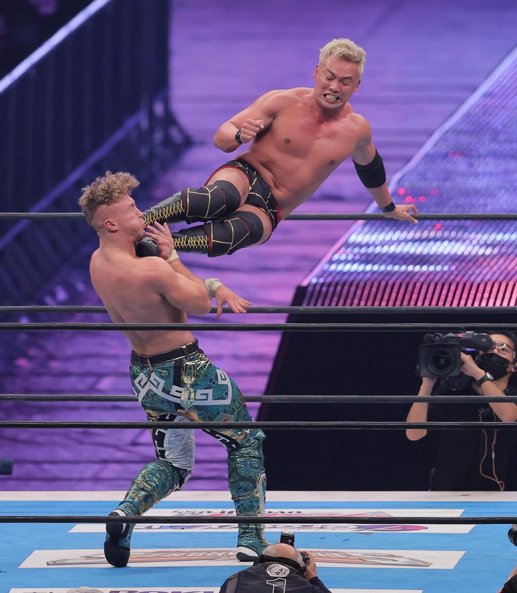 オカダ・カズチカ、オスプレイ下しIWGP世界ヘビー初防衛 次期挑戦