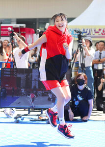 広瀬すずがAJ1を履いてフリースロー！きれいなフォームに称賛の声