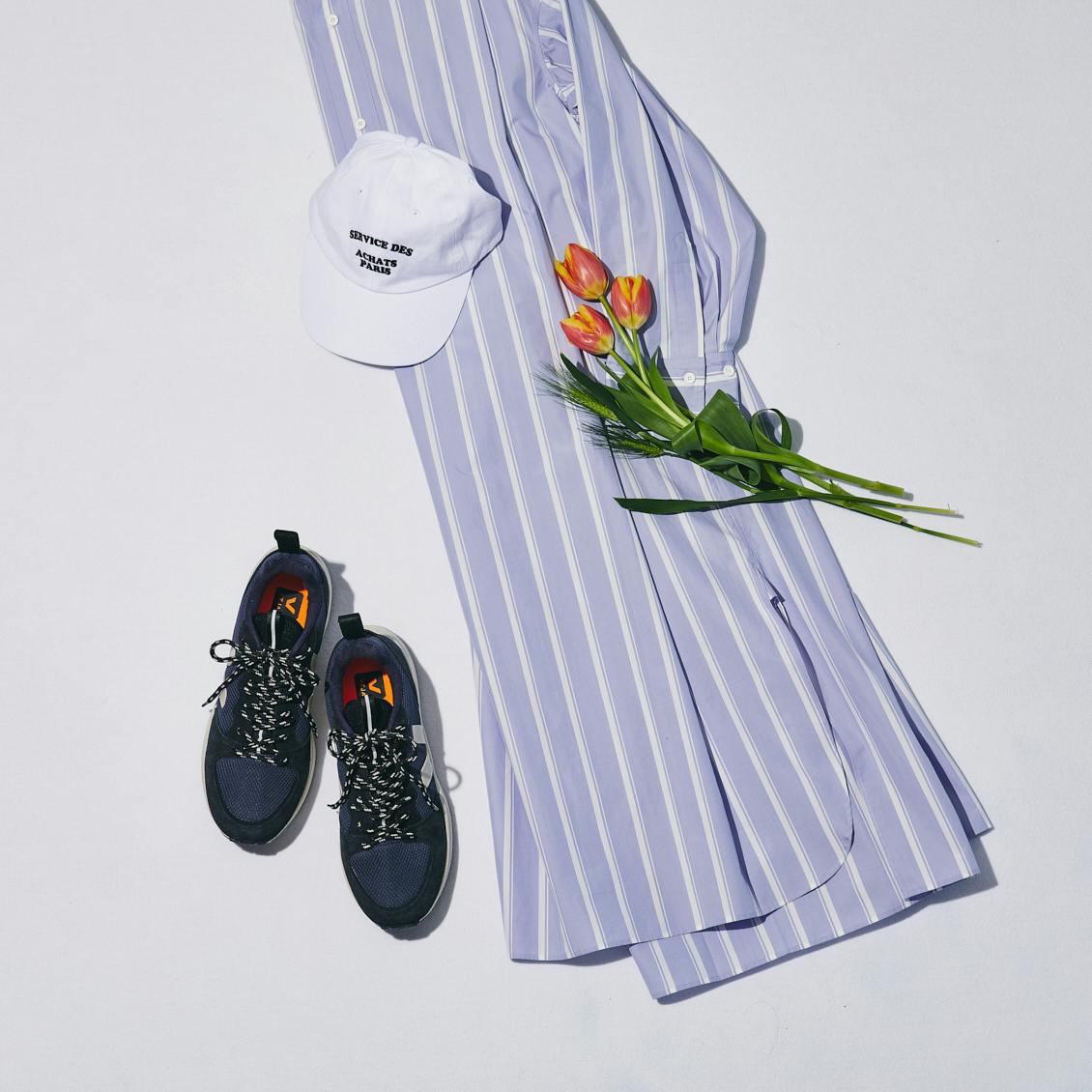 スニーカー図鑑】第2話：ボリューム感を味方に。ワンピースに似合う