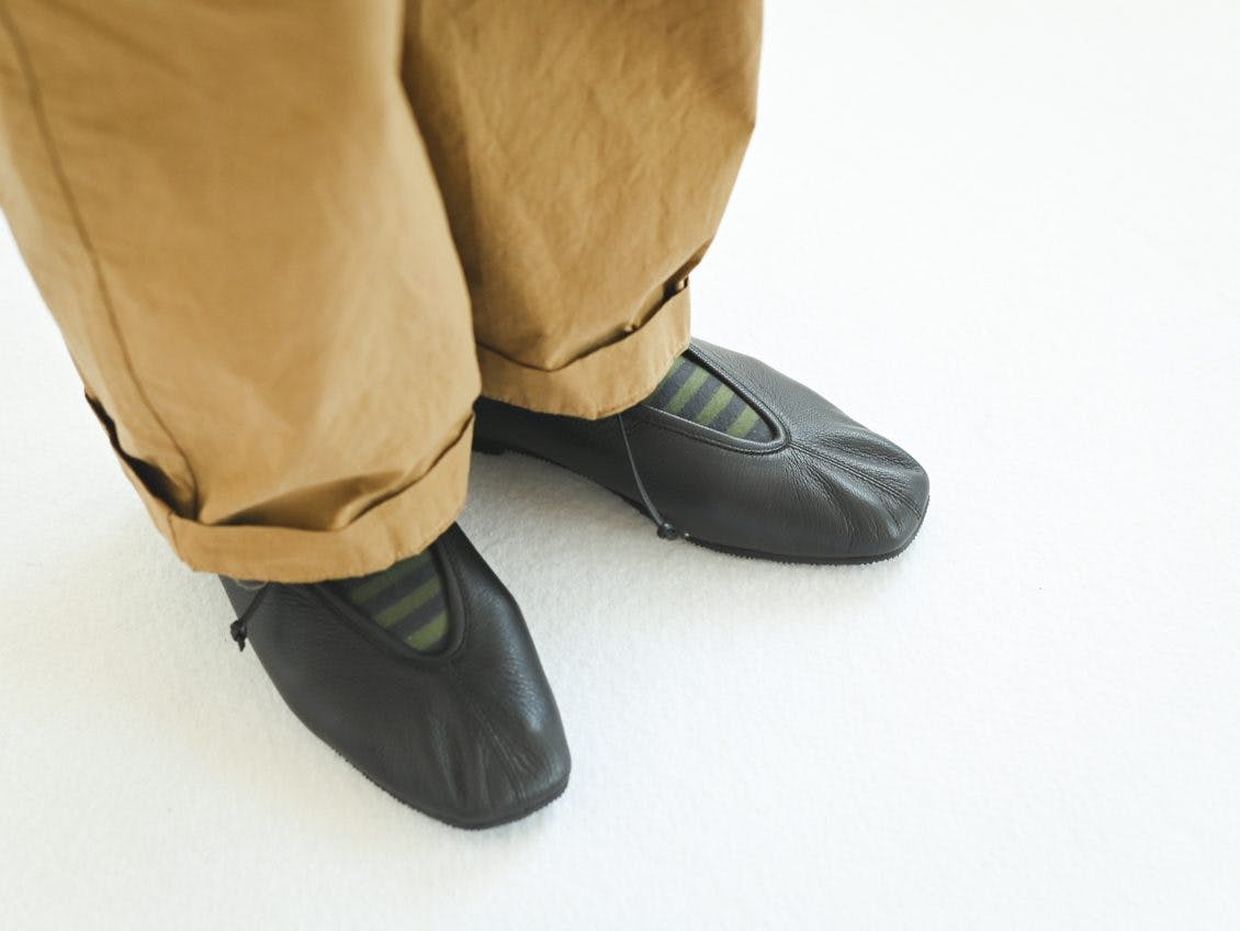 着用レビュー】噂のはき心地は？SUIの「レースアップシューズ」を