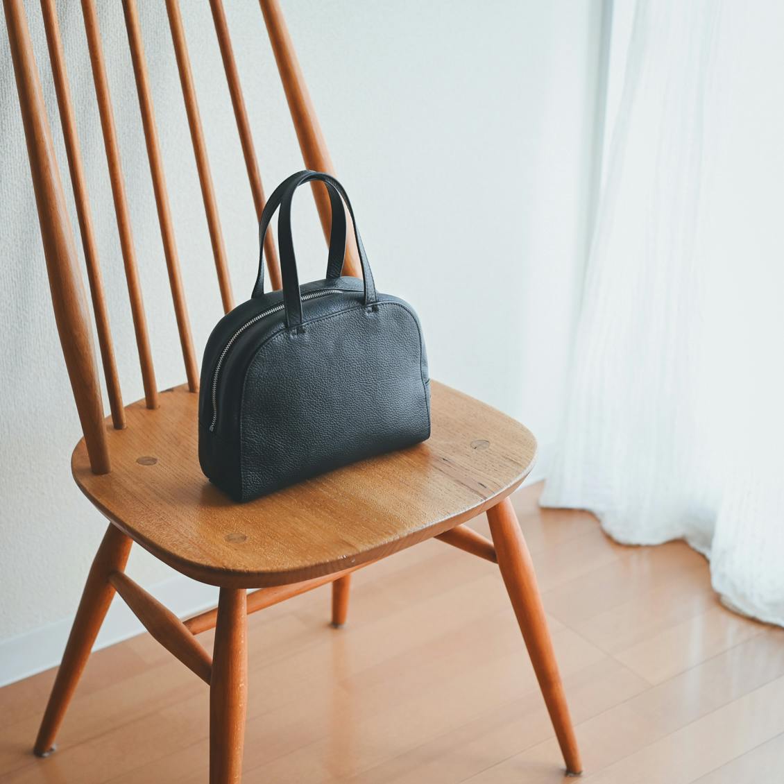 スタッフの愛用品】よそゆきにも、いつものお出かけにも。見ため以上に