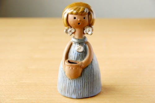 スウェーデンで見つけた陶器の女の子のオブジェ - 北欧、暮らしの道具店