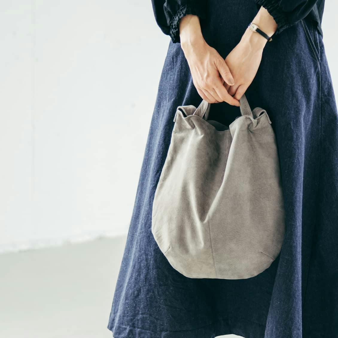 雨の日にもお気に入りを」撥水スエードの2WAYトートバッグ - 北欧