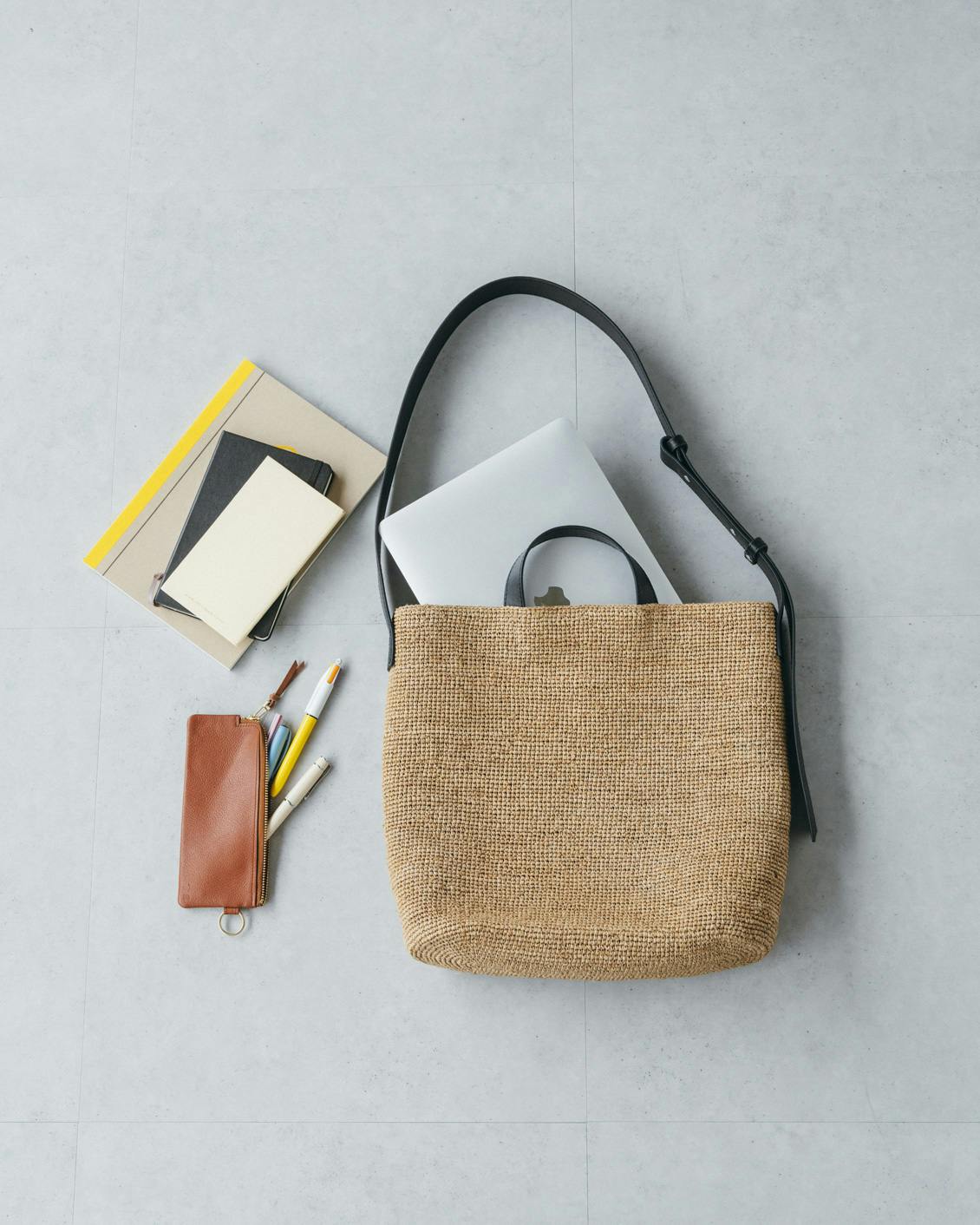 品よく、たっぷり」ラフィアのショルダートートバッグ - 北欧、暮らし