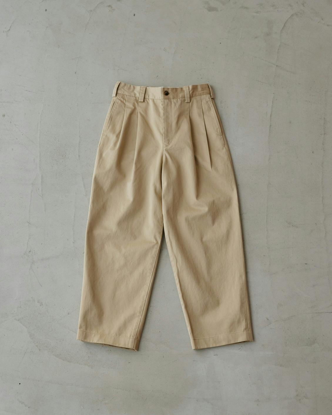 幾つになっても、ずっと好き」品よく決まるチノパンツ（ベージュ