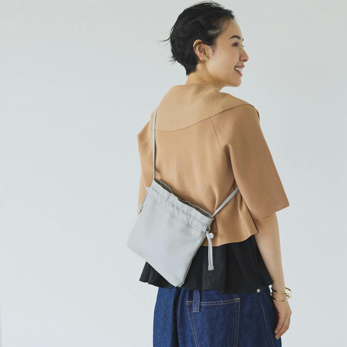 仕分け上手なレザーの巾着ポシェット - 北欧、暮らしの道具店