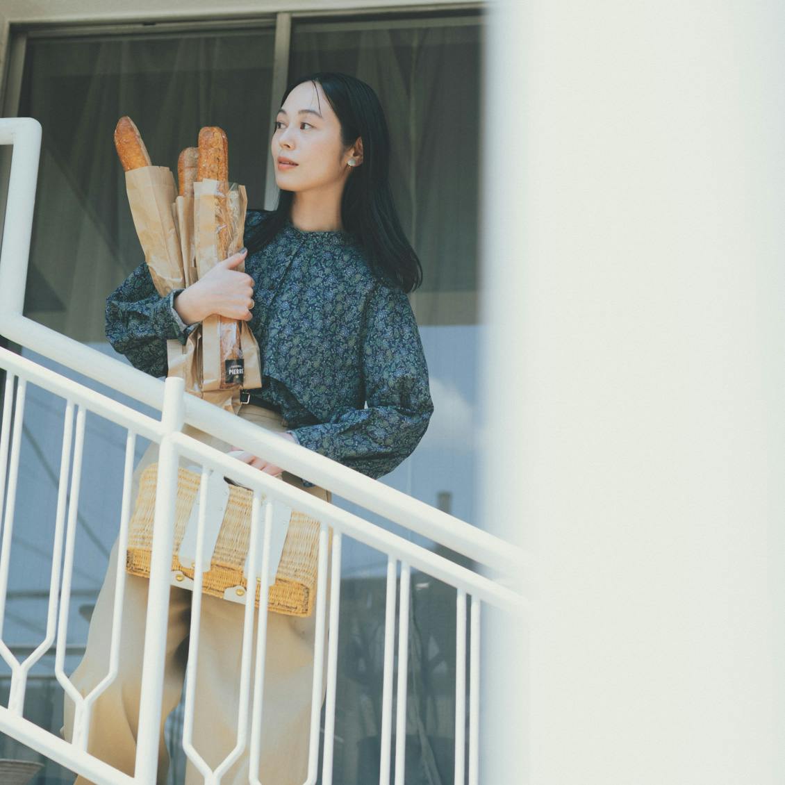 暮らしに、ときめき」大人のための柄ブラウス / ネイビー、ブラウン