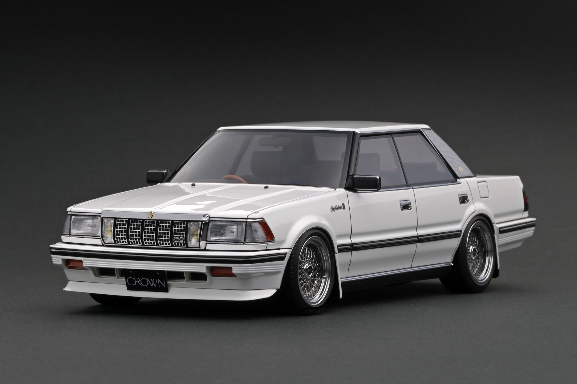 Ignition Model 1:18 Toyota Crown 2.8 Royal Saloon G (120) (3