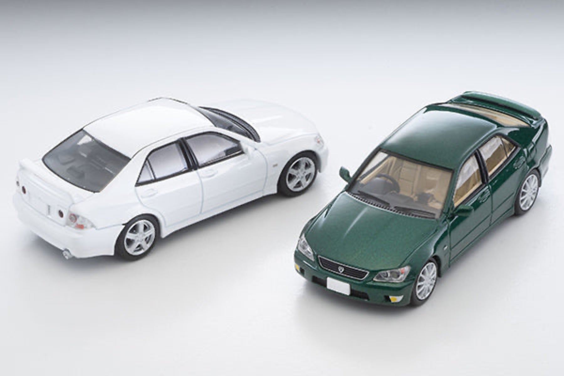Tomytec TLVN 1:64 Toyota Altezza RS200 Z Edition (white) 2002 LV