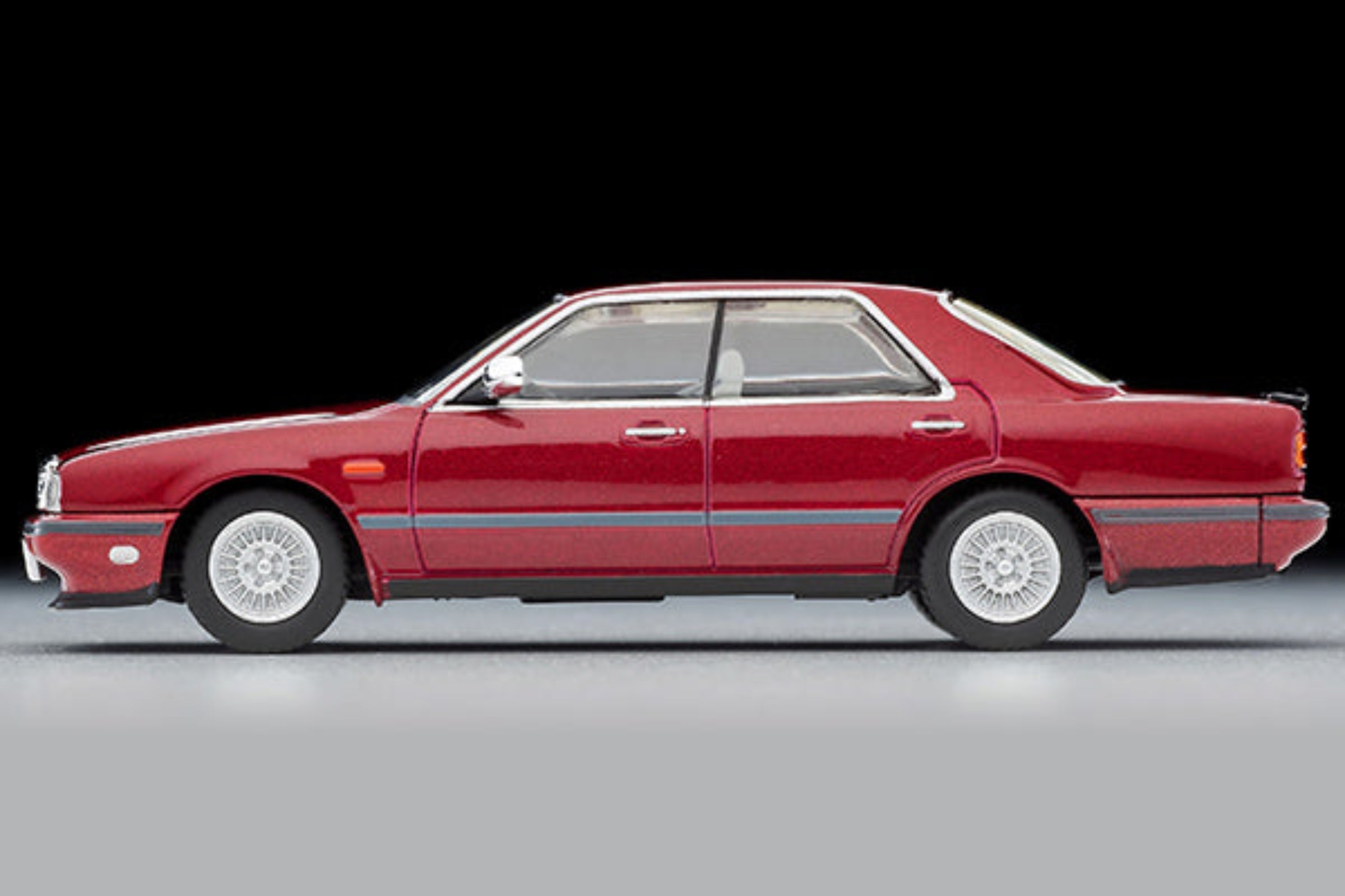 Tomytec TLVN 1:64 Nissan Gloria Cima TYPE-II S (red) 1990