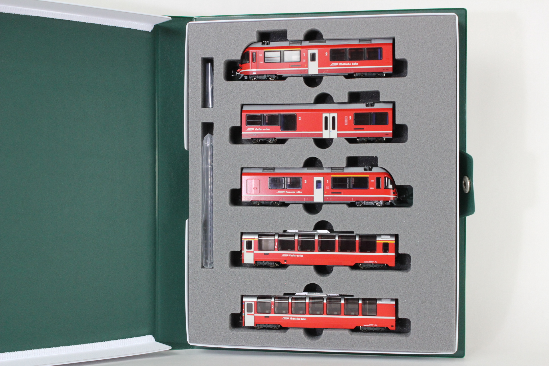 KATO 10-1318 ベルニナ急行　レーティッシュ鉄道　5両基本セット Amazon | KATO 10-1318 レーティッシュ鉄道 ベルニナ急行 5両基本